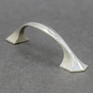 Streamlined Deco Cabinet Drawer Pulls